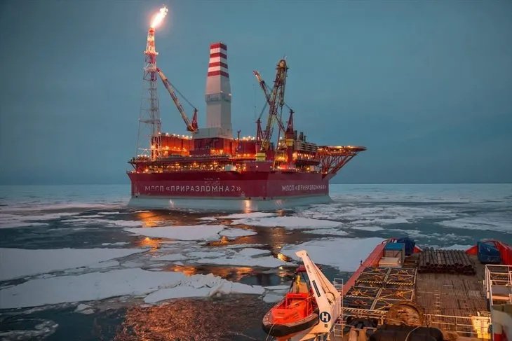 Rusya’nın kutuplardaki ilk petrol platformu ’’Prirazlomnaya’’