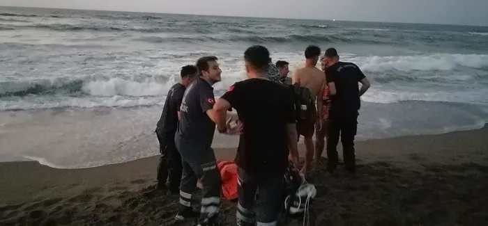 karasuda-dalgalara-kapilan-2-kisi-boguldu-1720381673311.jpg Karasu'da dalgalara kapılan 2 kişi boğularak hayatını kaybetti - 1