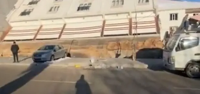 Son dakika: Depremden çizik bile almadı! 5 katlı bina yan yattı