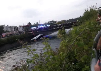 Osmaniye'de öğrencileri taşıyan midibüs sulama kanalına devrildi