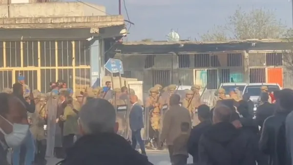 7li-koalisyonun-ortagi-hdpden-skandal-provokasyon-teroristbasi-ocalanin-dogum-gununu-kutladilar-1680599260382.jpg 7'li koalisyonun ortağı HDP'den skandal provokasyon! Teröristbaşı Öcalan'ın doğum gününü kutladılar - 1