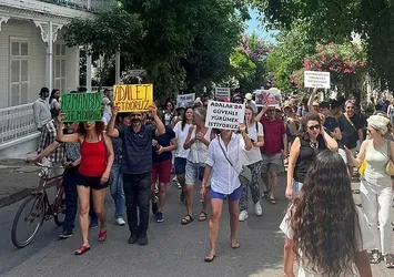 Adalar’da İBB'ye minibüs protestosu! ''Halk burada İmamoğlu nerede?''