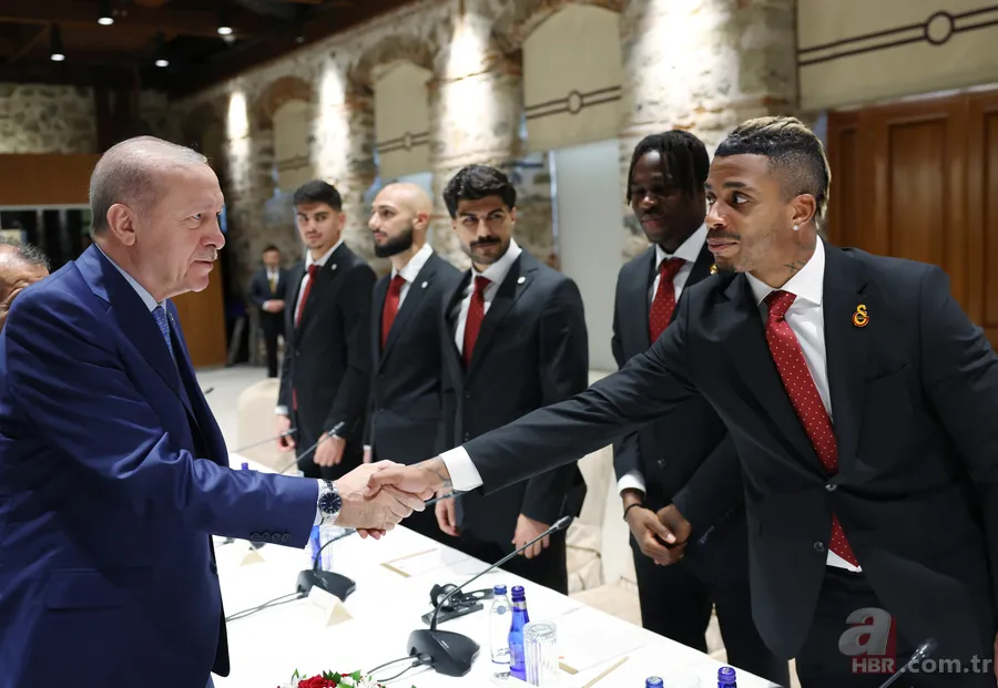 Başkan Erdoğan "Şampiyon Galatasaray'ı" kabul etti: Dursun Özbek'ten 53 numaralı forma hediyesi 6