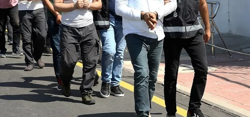 İzmir merkezli 26 ilde FETÖ operasyonu! Ankesörlü ve kontörlü telefonlardan iletişim kuruyorlardı