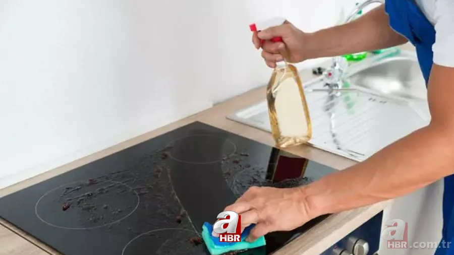 Siyah ocakta toz ve yağ lekesine son! Ovalamadan bir çırpıda tertemiz olacak! 1 kaşık eklemeniz yeterli! 1