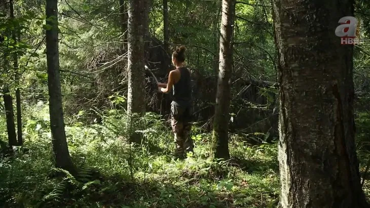 Kadın maceracı ormanda streçten öyle bir şey yaptı ki görenler şaştı kaldı