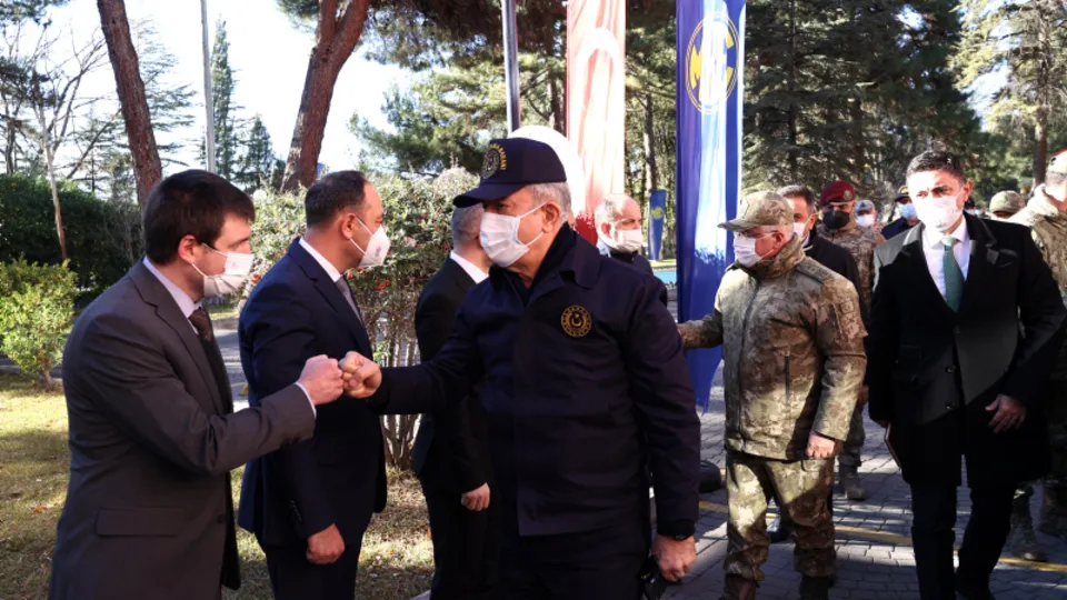 Milli Savunma Bakanı Hulusi Akar'dan MKE'ye ziyaret! Milli savunma mesajı
