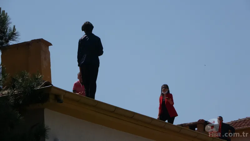 Okul çatısında korku dolu anlar! Bıçakla kendi öldürmeye kalktı 2