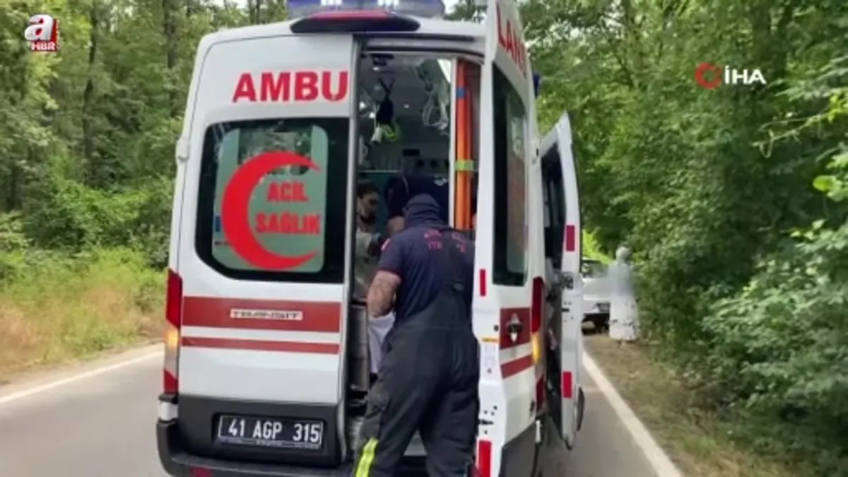 2 otomobil çarpıştı: 1'i çocuk 6 yaralı
