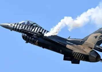 Teknofest KKTC'de Solotürk gösteri yaptı