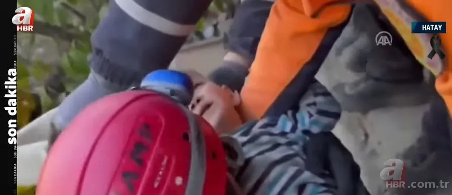 Deprem felaketinden saatler sonra yeni mucizeler! Annenin sözleri yürekleri dağladı! Duvardaki o yazı... 2