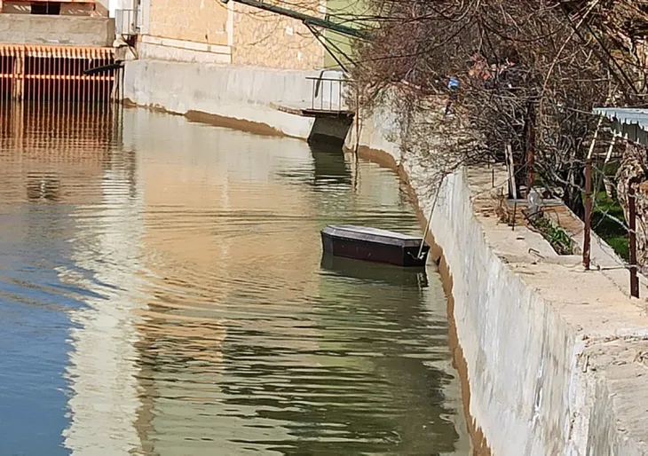 1586946014109.jpg Bayburt'ta yüzen tabutlar şaşkına çevirdi! - 1