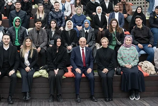 Cumhur İttifakı’nın ABB Başkan Adayı Turgut Altınok üniversite öğrencilerine müjdeyi verdi: Ulaşımı ücretsiz yapacağız