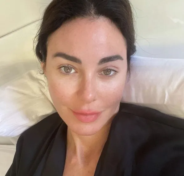 Direksiyon başında alkollü yakalanan Defne Samyeli’nin ehliyeti alındı