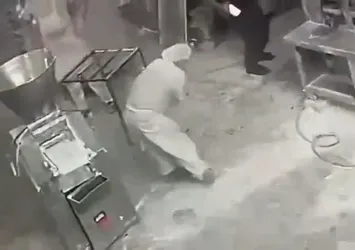 Kopan kolunu arkadaşı taşıdı