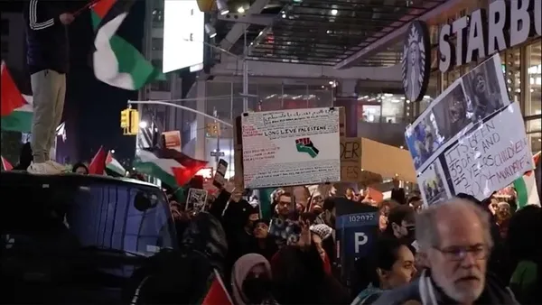 new-yorkta-binlerce-kisi-gazzeden-yana-isgalci-israili-protesto-edildi-1700273756174.jpg New York’ta binlerce kişi Gazze’den yana! İşgalci İsrail protesto edildi - 3