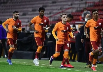 Galatasaray'da yeni plan yapıldı! 8 futbolcu...