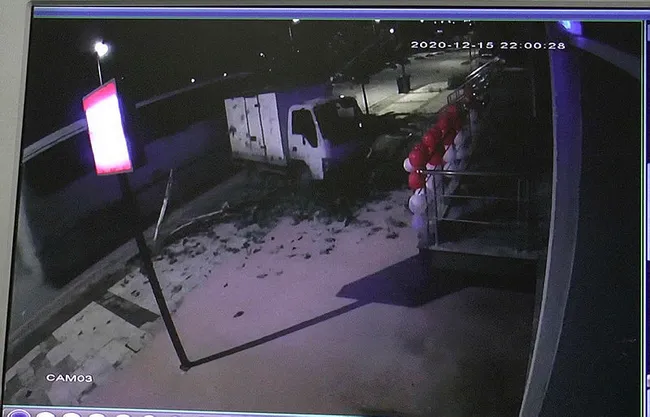 Denizli’de freni boşalan sürücüsüz otobüs dehşet saçtı: 5 araca çarptı - 1