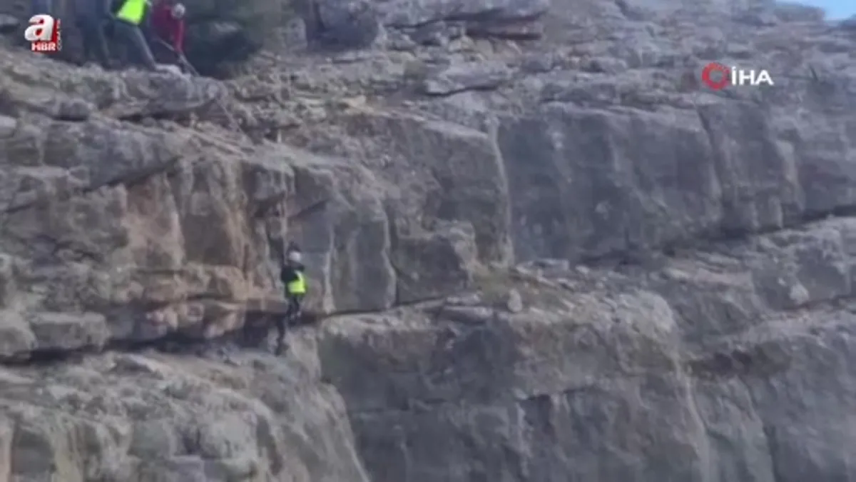 Siirt'te kayalık alanda 6 gündür mahsur kalan keçi kurtarıldı