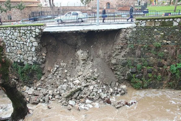 1705407052841.jpeg Manisa'da köprü yıkıldı dere yataklarında heyelan oldu - 2