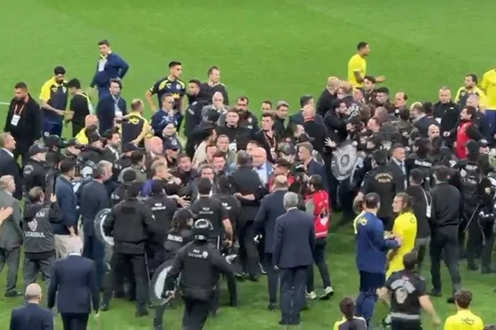 Olaylı Galatasaray-Fenerbahçe derbisine ilişkin yargılama başladı | M.Hakan ve Oosterwolde dahil 5 kişiye hapis talebi