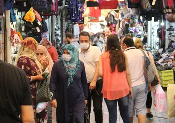 Hatay'da kısıtlama öncesi tarihi çarşı hareketlendi