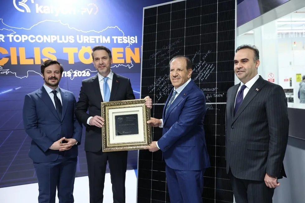 turkiyeden-yesil-enerji-atagi-bakan-kacir-turkiye-kuresel-uretim-ussune-donustu-1778174300727.jpg Bayraktar, YEKA modelinin yerli üretimi destekleme hassasiyetiyle kurgulandığını dile getirdi (Fotoğraf: AA)