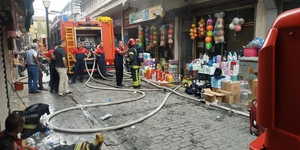denizlinin-tarihi-carsisinda-yangin-cikti-cok-sayida-itfaiye-ekipleri-sevk-edildi-1661494480205.jpg Denizli’nin tarihi çarşısında yangın çıktı! Çok sayıda itfaiye ekipleri sevk edildi - 3