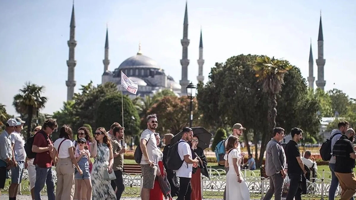 Milli Saraylar'a ziyaretçi akını! İlk 6 ayda 3 milyon 945 bin kişi gezdi