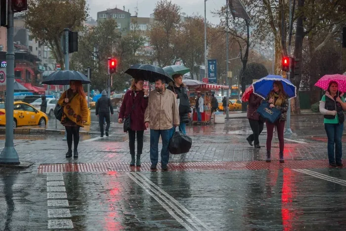kisa-merhaba-yurt-genelinde-saganak-yagis-alarmi-meteorolojiden-uyari-geldi-1759634087259.jpeg Yağışlar yarından itibaren etkili olacak (ahaber.com.tr)
