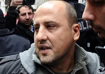 Ahmet Şık sevk edildiği mahkemece tutuklandı