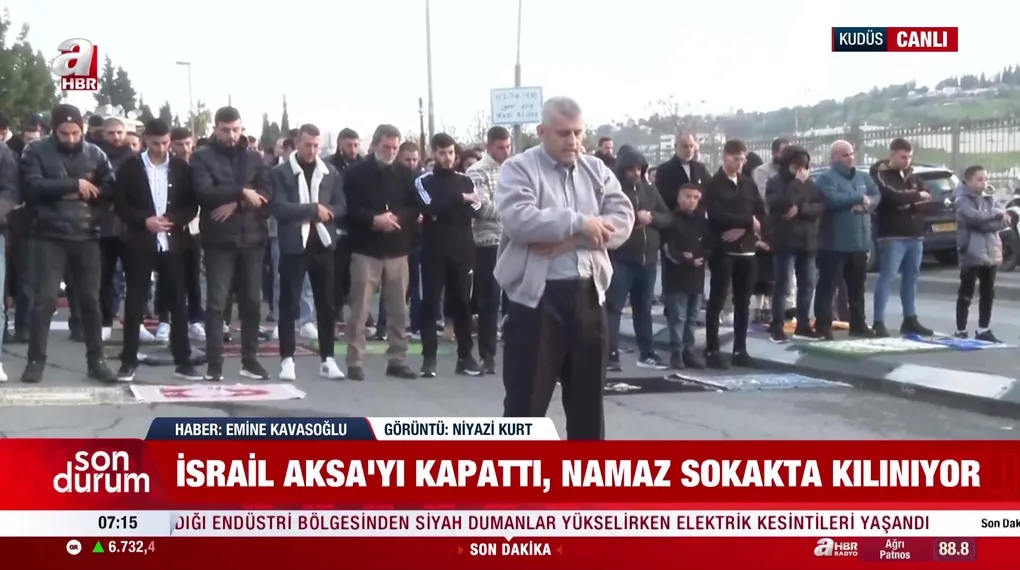 Mescid-i Aksa'ya bayamda kilit vuruldu