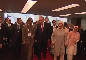Başkan Erdoğan salona böyle geldi
