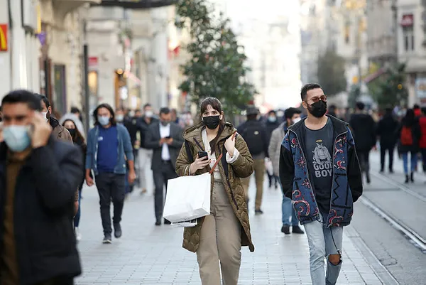 Koronavirüs yasakları kalktı AVM'ler rekor kırdı! Vatandaşlar akın etti - 4