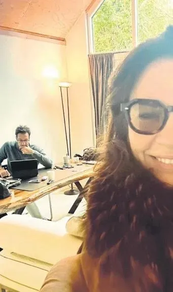 platonik-askina-35-yil-sonra-kavustu-unlu-mimar-abdullah-burnazdan-radikal-karar-1764743267689.jpeg Kaynak: SABAH