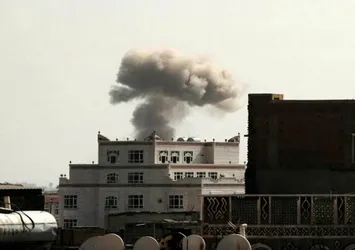 Yemen'de hava saldırısında otelde 35 kişi öldü