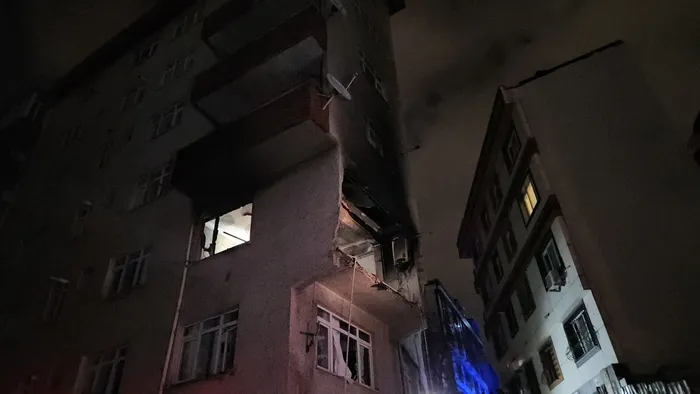 kagithanede-binada-patlama-valilikten-aciklama-1-yarali-var-o-anlar-kamerada-1762997263182.jpg FOTOĞRAF: İHA