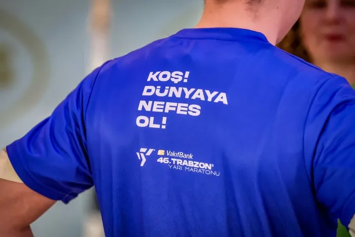 karadeniz-kiyisinda-uluslararasi-solen-trabzon-yari-maratonunda-rekor-katilim-1771183243562.jpg Karadeniz kıyısında uluslararası şölen: Trabzon Yarı Maratonu’nda rekor katılım - 5