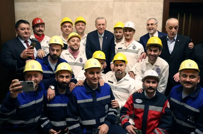 baskan-erdogan-mujdeyi-verdi-bayram-tatili-9-gun-oldu-1743014565925.jpg FOTOĞRAF: AA