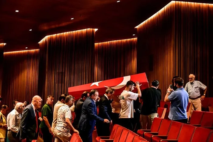 Kenan Işık'a son veda! İstanbul AKM'de tören düzenlenecek! Cenaze programı belli oldu... - 5