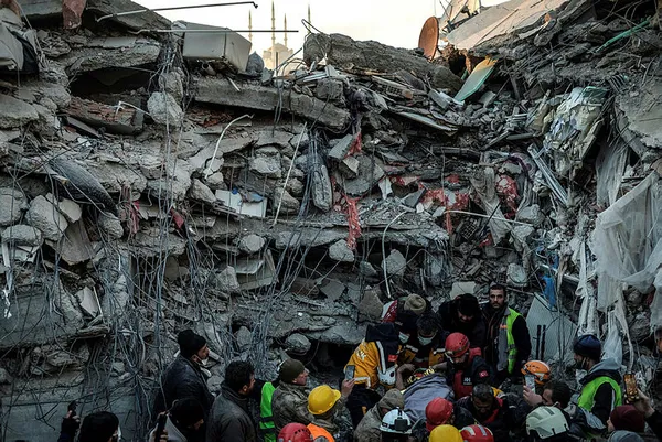 İşte depreme neden olan fay kırığının görüntüsü! İki tepe böyle ayrıldı! Facianın boyutunu A Haber ekipleri görüntüledi...
