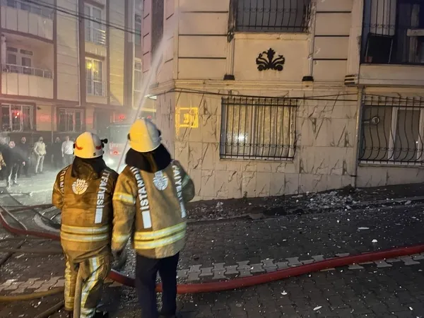 esenyurtta-cikan-yanginda-can-pazari-mahsur-kalan-12-kisi-kurtarildi-1706900750372.jpeg Esenyurt'ta çıkan yangında can pazarı: Mahsur kalan 12 kişi kurtarıldı - 2