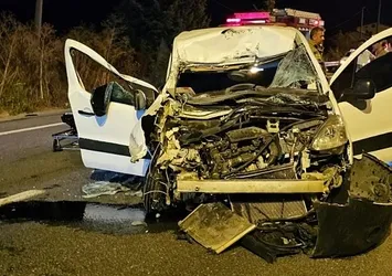 Bursa'da feci kaza! TIR'a arkadan çarptı: 1'i ağır 2 yaralı