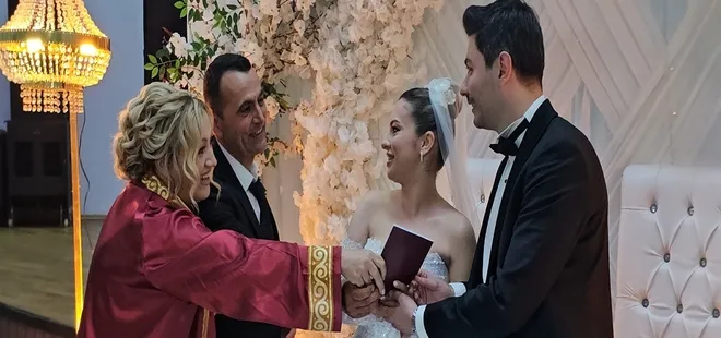 Nikah memuru kızının nikahını kıydı