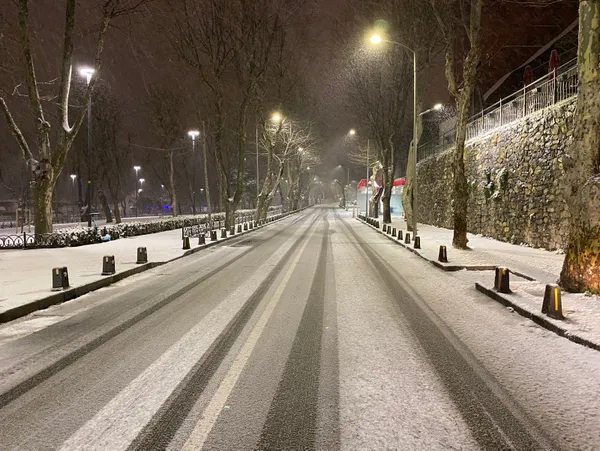 son-dakika-aybar-etkisini-gosterdi-istanbul-kar-altinda-istanbulda-kar-yagisi-kac-gun-surecek-meteorolojiden-5-1646973026879.jpg SON DAKİKA! Aybar etkisini gösterdi İstanbul kar altında! Meteoroloji'den 56 ile sarı ve turuncu kodlu uyarı | İstanbul'a TIR ve kamyonların girişi yasaklandı - 8