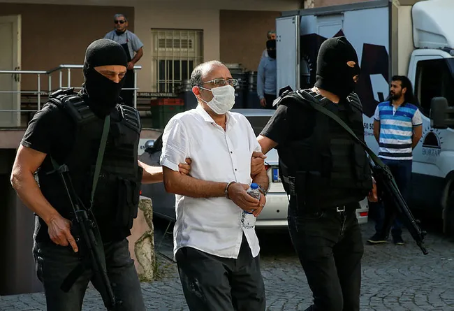 İzmir'de yakalanan DHKP/C'nin para kasası tutuklandı! CHP'nin eski başkan yardımcısı çıkmıştı - 2