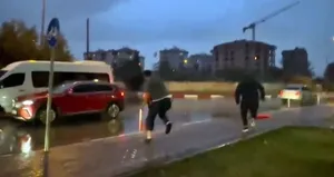 Vatandaşı camiye sokmadı!