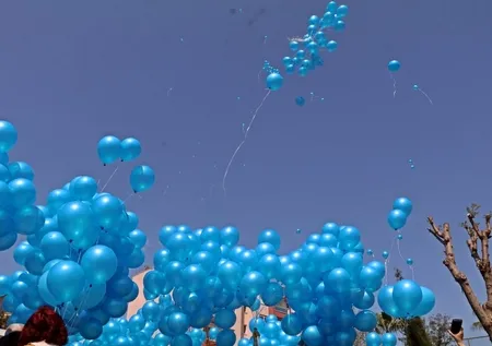 Binlerce mavi balon gökyüzüne bırakıldı | İşte sebebi