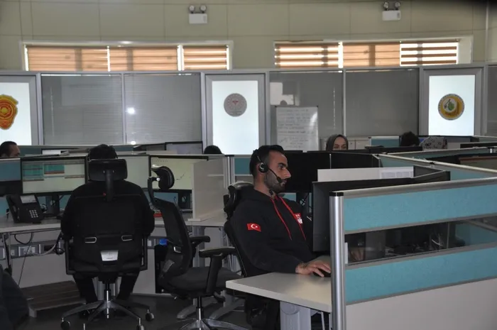 kargosunu-merak-eden-de-yuregi-yanan-da-112yi-aradi-1736499742797.jpeg 112 Acil Çağrı Merkezi'ne gelen çağrıların yüzde 70'i gereksiz aramalar ve asılsız ihbarlardan oluştu.