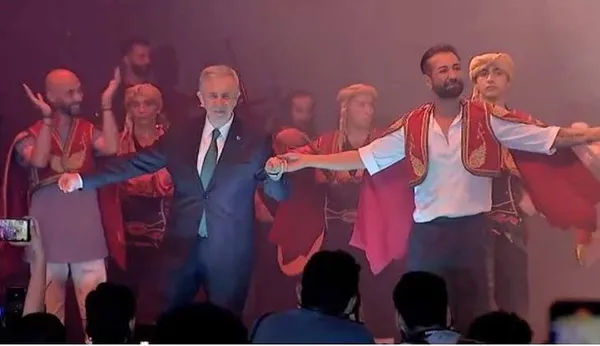 mazgala-para-yok-konsere-para-cok-1685643319423.jpg Mazgala para yok konsere para çok! Mansur Yavaş'tan konsere dudak uçuklatan bütçe! Ankaralılar isyan etti... - 5